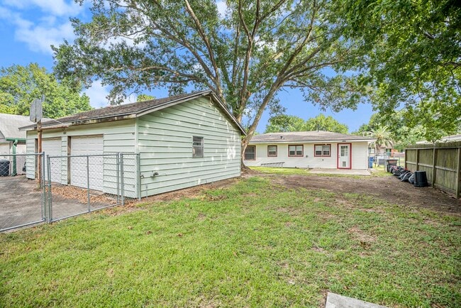 Building Photo - 1526 15th Ave N