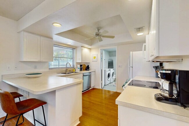 Building Photo - 3314 S Lockwood Ridge Rd
