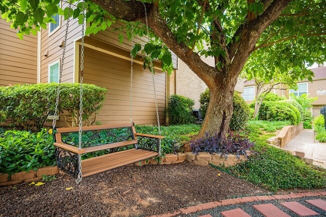 Building Photo - 1860 White Oak Dr