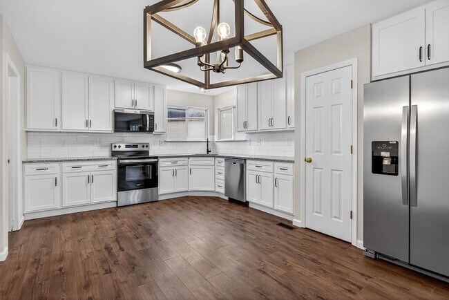 Building Photo - NEWLY RENOVATED HOME