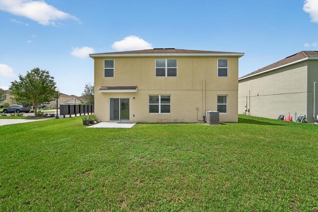 Building Photo - Stunning 5 bed/ 2 bath