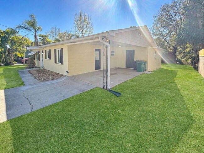 Building Photo - Bright & Inviting 4-Bedroom Home with Mode...