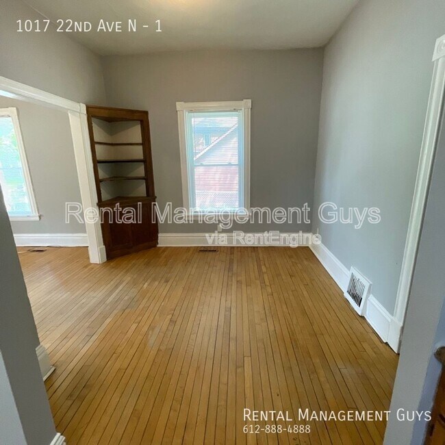 Building Photo - 1017 22nd Ave N