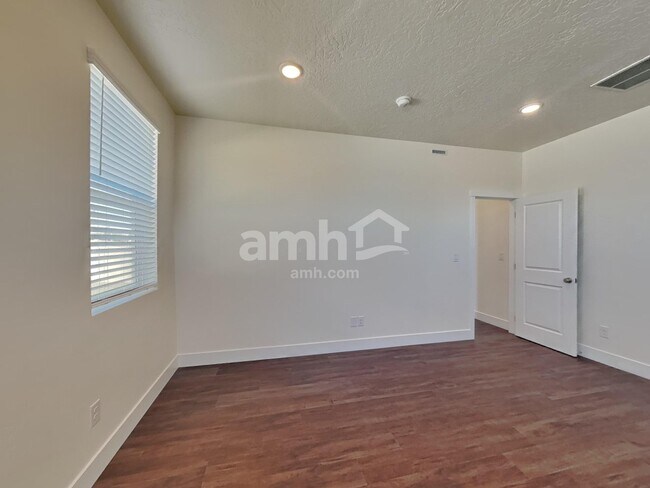 Building Photo - 9500 Aviara St