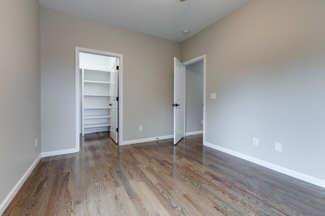 Building Photo - 271 Garry Dr