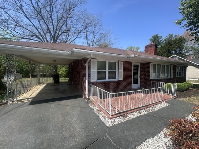 Building Photo - 1123 Franklin Turnpike