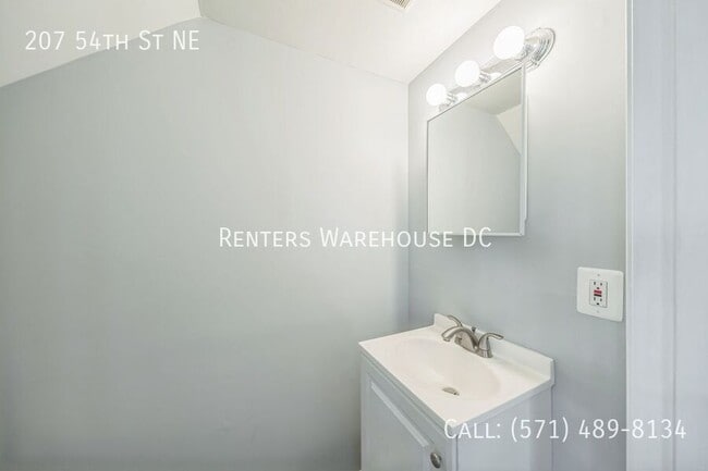 Building Photo - 207 54th St NE