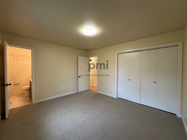 Building Photo - 2836 W 63rd Ln