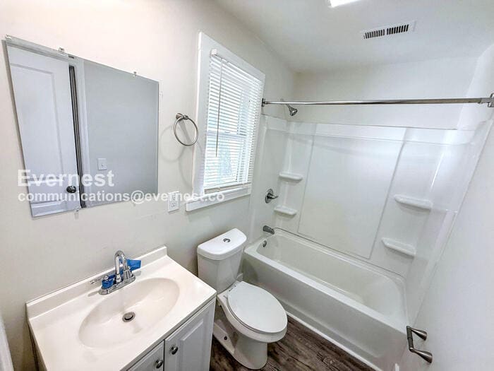 Building Photo - 745 82nd Pl S