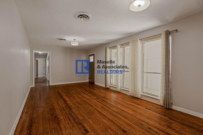 Building Photo - 3 Bed/2 Bath Home In Huntington Park