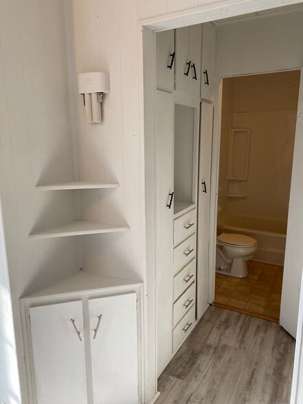 Storage - 1645 Cottage Ave