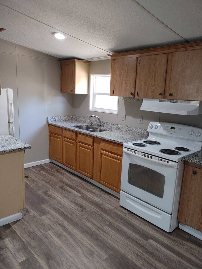 Building Photo - 30 Cambridge Dr