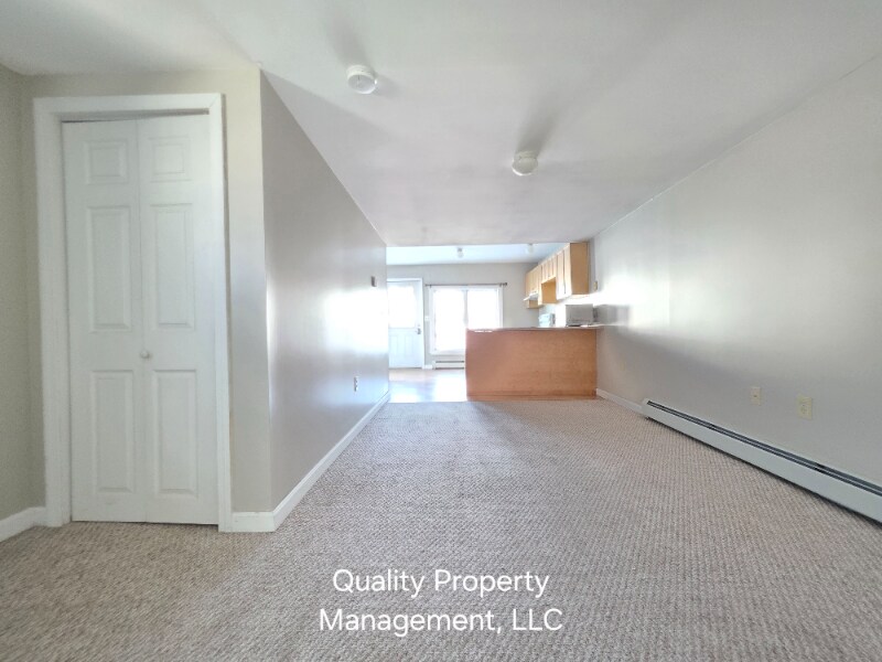 Building Photo - 208 Grove St