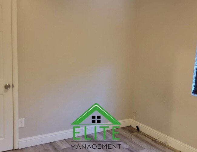 Building Photo - Beautiful 3-bedroom & 3 bathroom Home