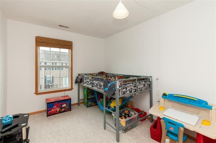 Building Photo - 1012 NE Kamies Ln