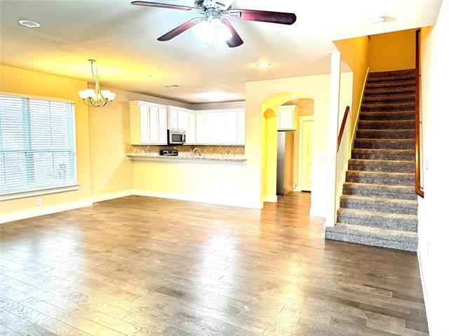 Building Photo - 301 Lily Ln