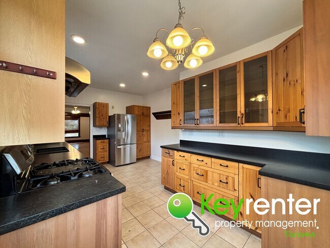 Building Photo - Unique 3-Bedroom Tacoma Home with Fenced Y...