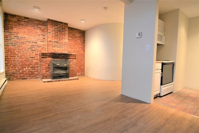 Building Photo - 67 St Germain St