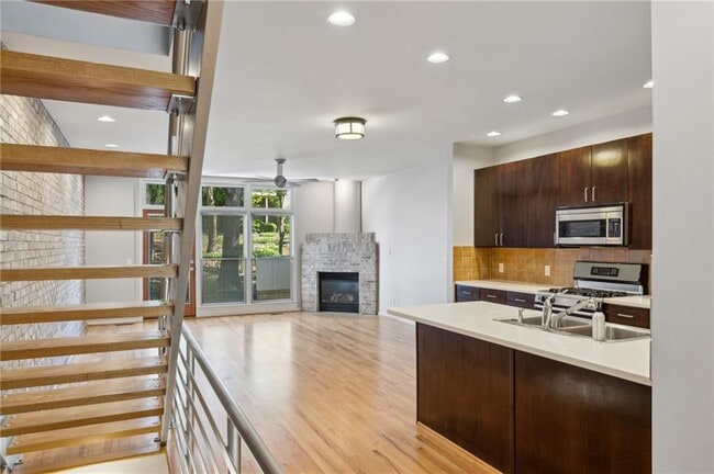 Building Photo - 1294 Fernwood Cir NE