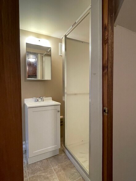 Building Photo - 622 Union St