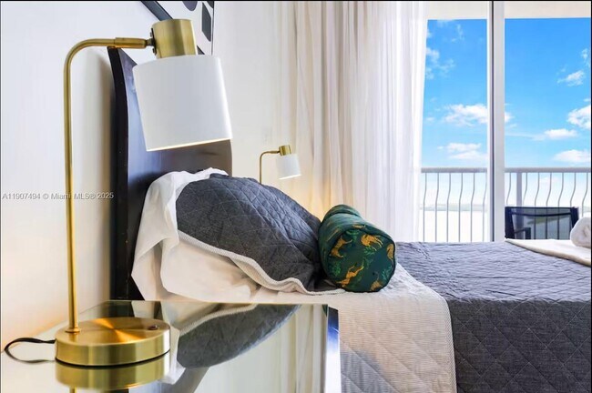 Building Photo - 1200 Brickell Bay Dr