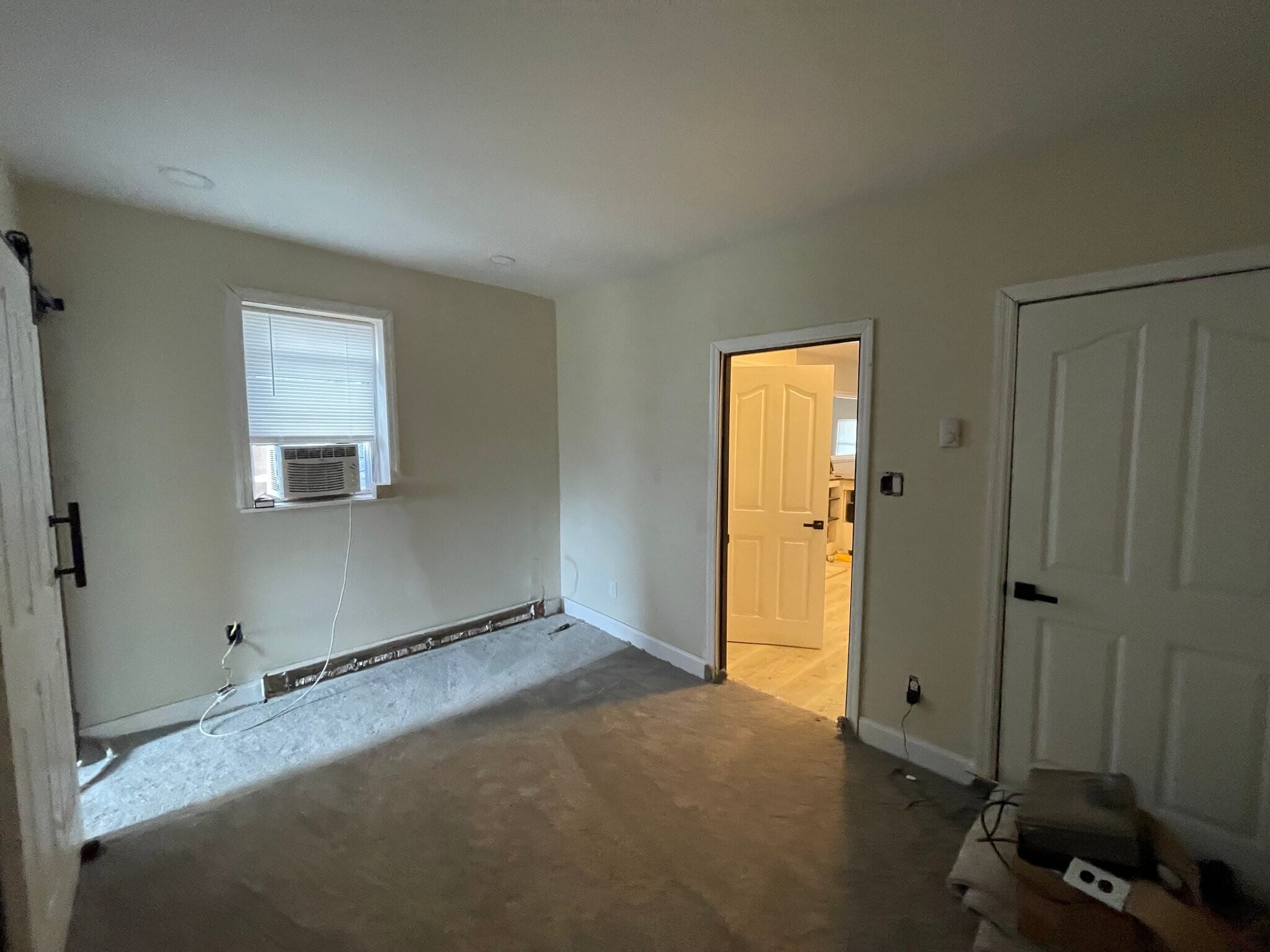 Building Photo - 210 W 5th St