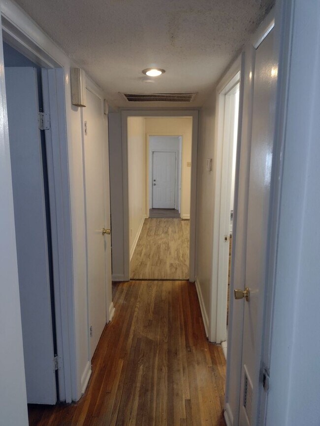 Building Photo - Spacious 4-Bedroom 2-Bath Home in Little R...