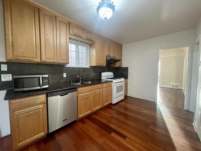 Building Photo - 2 bedroom in San Francisco CA 94116