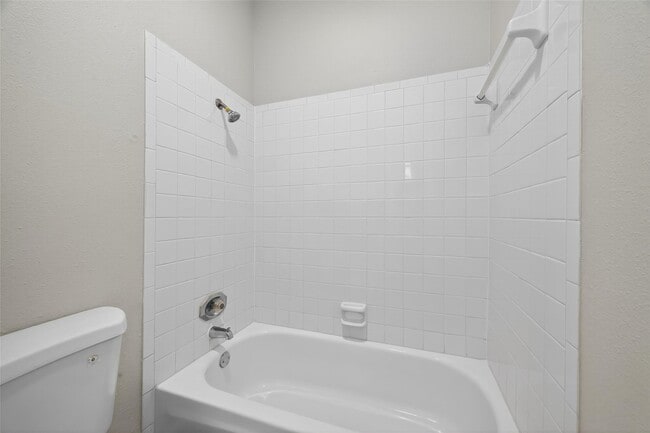 Building Photo - 9707 Richmond Ave