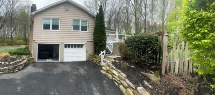 Building Photo - 645 Valley Rd