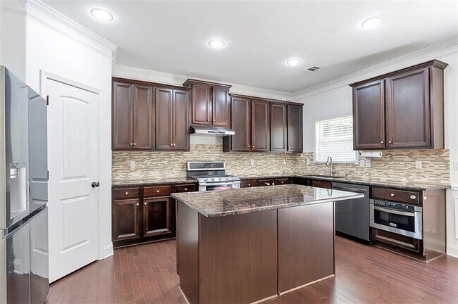 Building Photo - 2635 Azalea Bluff Dr