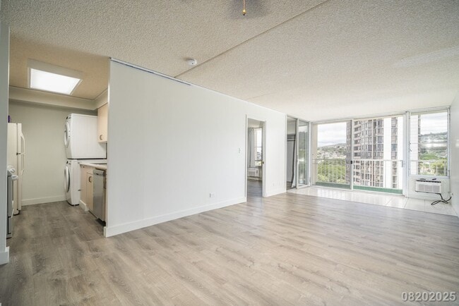 Building Photo - Beautifully maintained 1BR/1BA/1PKG unit i...