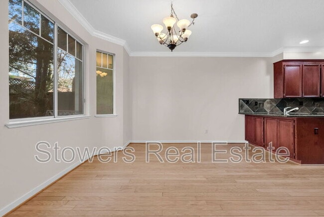 Building Photo - 424 Sutton Cir