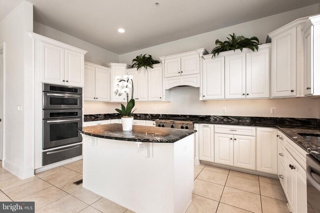 Building Photo - 8319 Quarry Manor Terrace