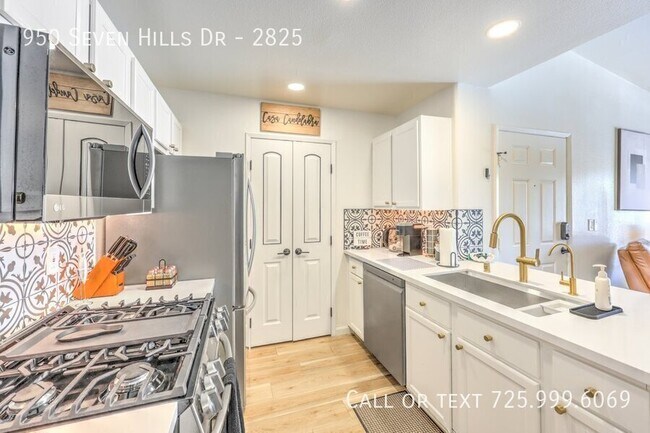 Building Photo - 950 Seven Hills Dr