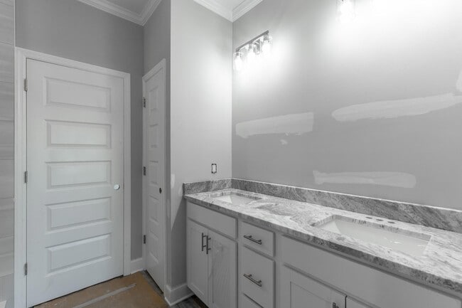 Building Photo - 5085 Oop Rd