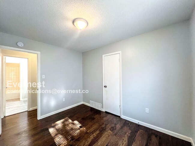 Building Photo - 4581 Fontaine Pl