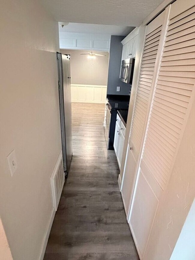 Building Photo - East Millcreek 2 bed 1 bath Condo
