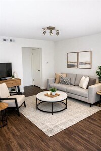 Building Photo - 415 W 39th St