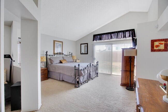 Building Photo - 39458 Chantilly Ln