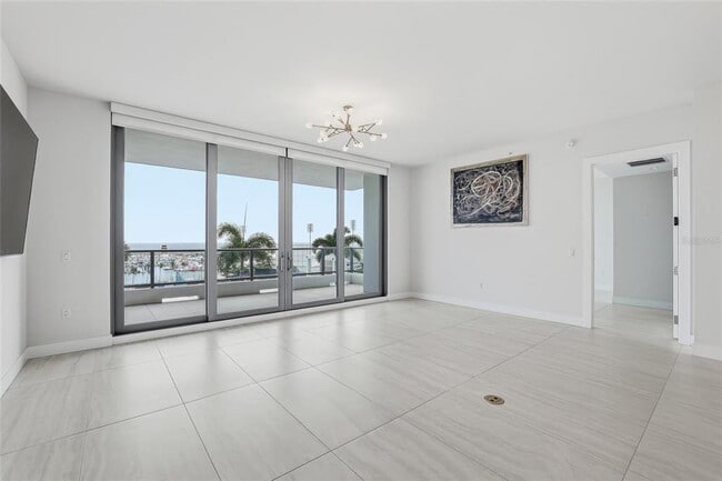 Building Photo - 301 1st St S