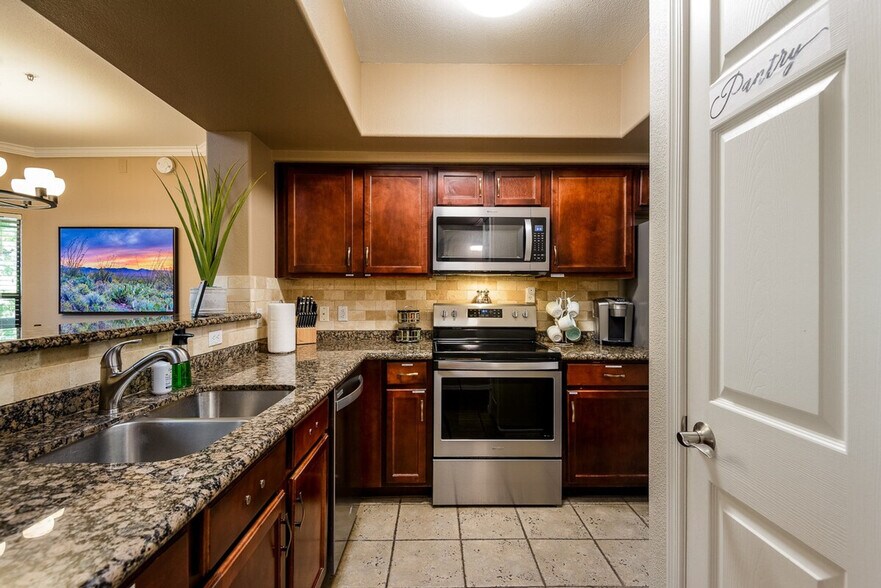 Building Photo - 14777 N Apartment