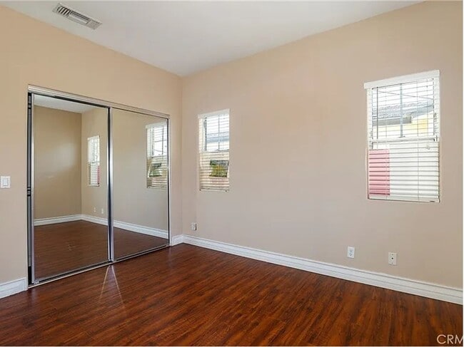 Building Photo - 5 Bedroom & 5.5 Bathroom