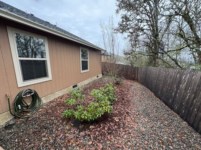 Building Photo - Well maintained, updated 3 bedroom home in quiet neighborhood