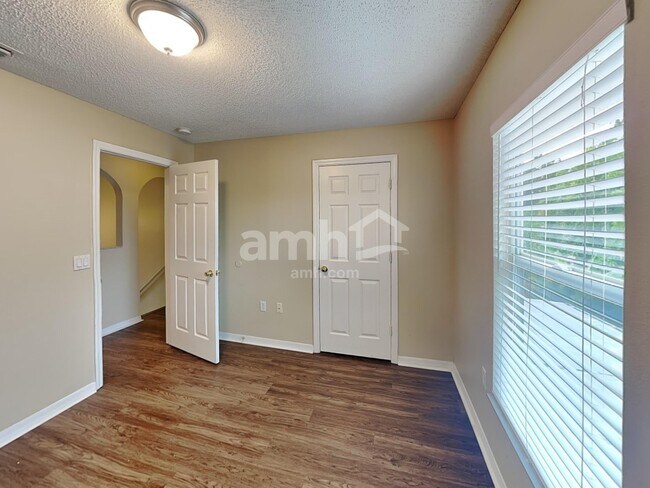 Building Photo - 3275 Hunters Chase Loop