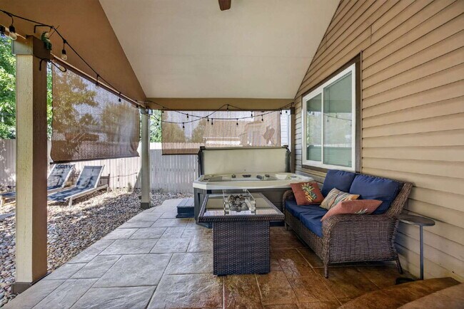 Building Photo - Spacious 4 Bed, 3 Bath Home in the Heart Of Parker, Colorado!