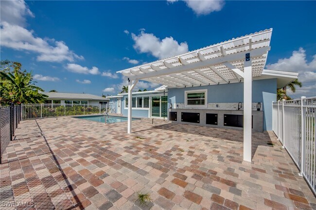 Building Photo - 4312 S Pacific Cir
