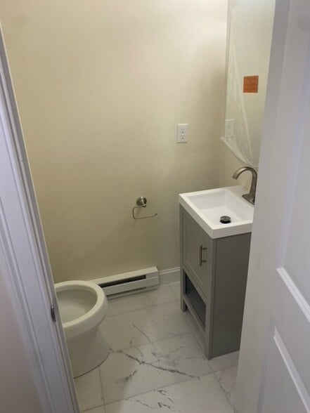 Building Photo - 520 Main St