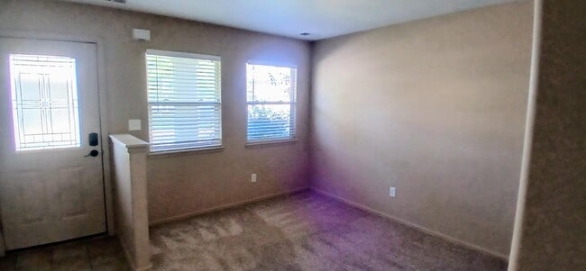 Building Photo - 672 Theresea Ct