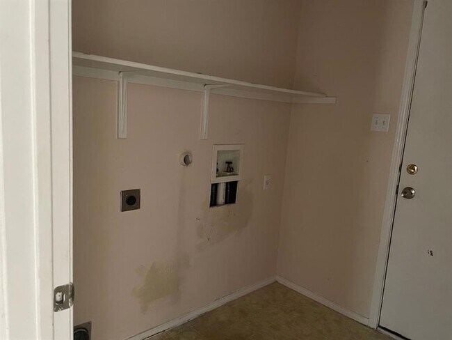 Building Photo - 223 Nicole Way